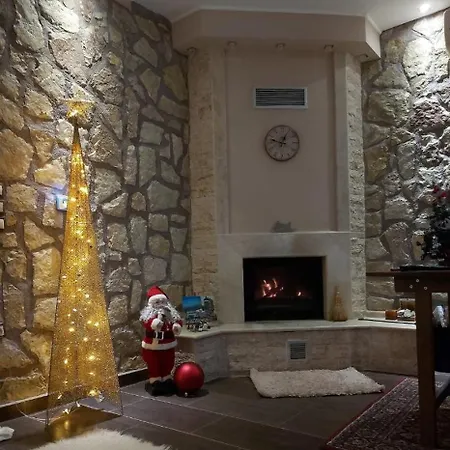 Akis House *