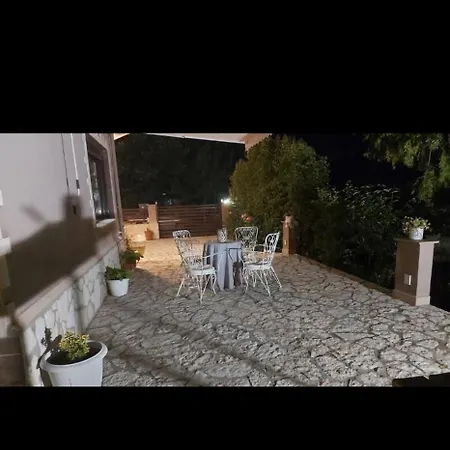 Akis House