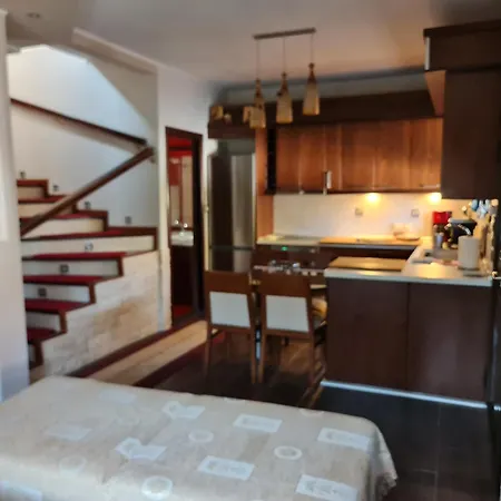Akis House