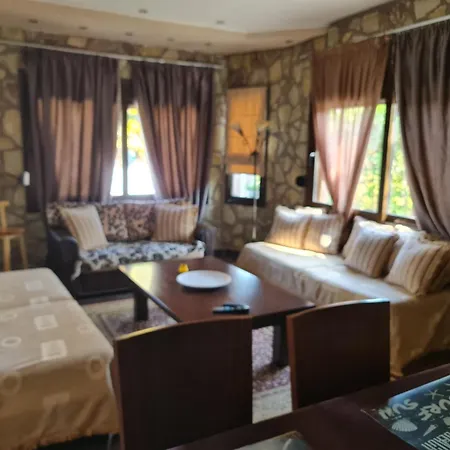 Akis House *