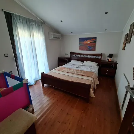 Akis House *