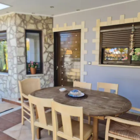 Akis House *