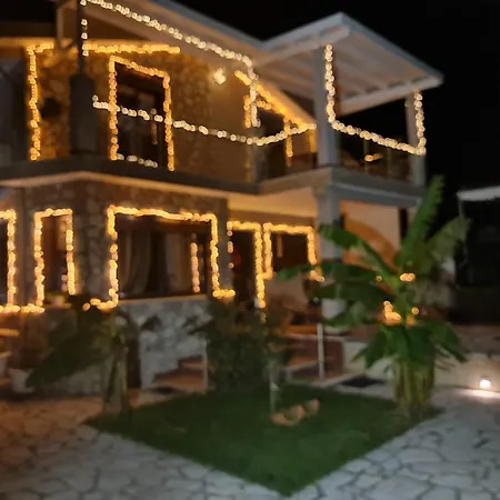 Akis House *