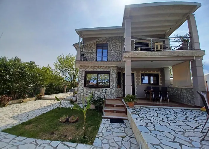 Akis House Case de vacanță